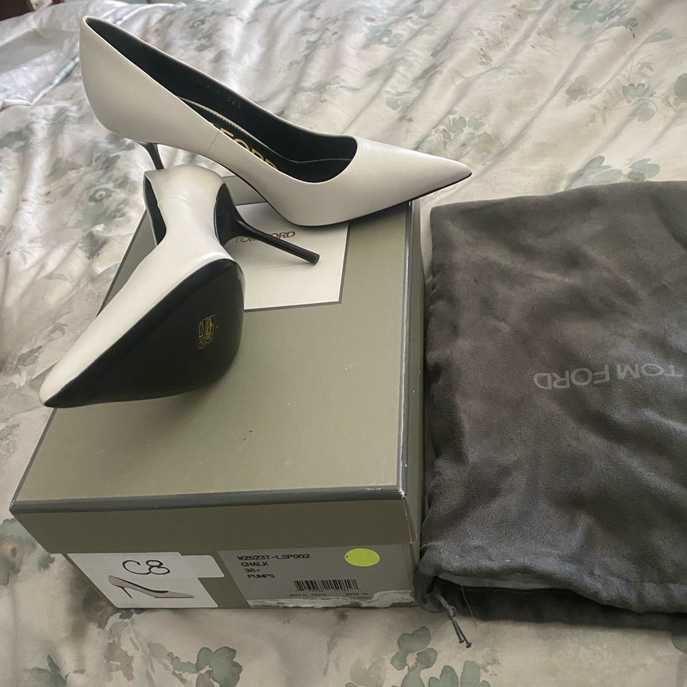 Tom Ford hills new never worn. Authentic